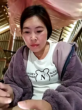 Snapshot of Yiyoongg chatting on 02.15.26 Yiyoongg online show from 02.15.26