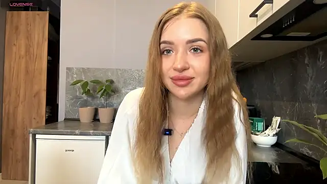 Snapshot of BeaCazin chatting on 02.21.26 BeaCazin online show from 02.21.26