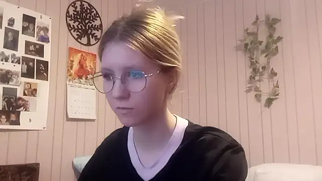 Snapshot of RunawayBr1de chatting on 02.21.26 RunawayBr1de online show from 02.21.26