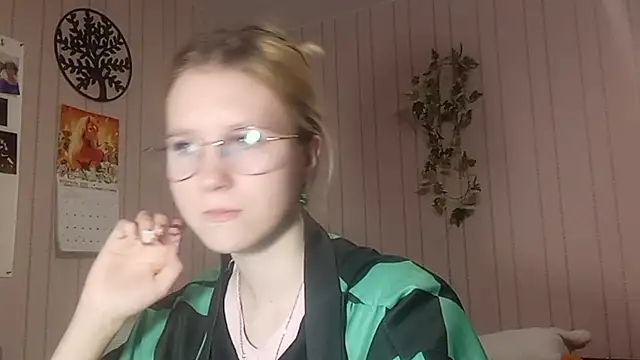 Snapshot of RunawayBr1de chatting on 02.25.26 RunawayBr1de online show from 02.25.26