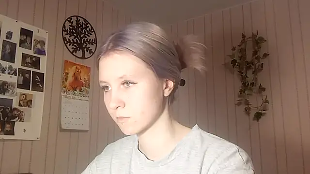 Snapshot of RunawayBr1de chatting on 02.27.26 RunawayBr1de online show from 02.27.26