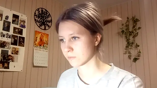 Snapshot of RunawayBr1de chatting on 02.28.26 RunawayBr1de online show from 02.28.26