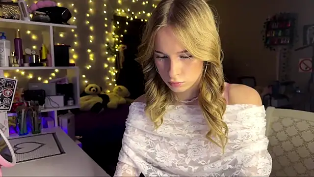 Snapshot of amily_sunray chatting on 02.14.26 amily sunray online show from 02.14.26