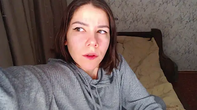 Snapshot of AdelMauds chatting on 02.17.26 AdelMauds online show from 02.17.26