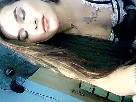 Snapshot of hollynicole chatting on 02.23.26 hollynicole online show from 02.23.26