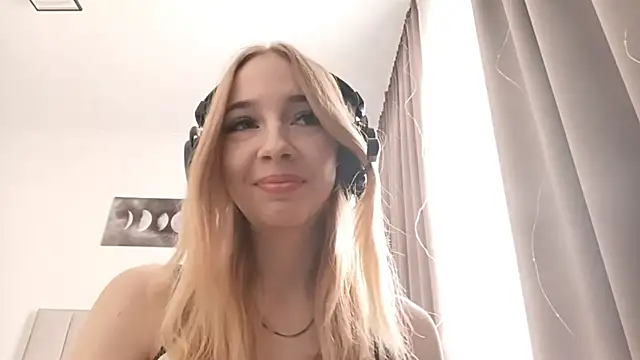 Snapshot of WackyNome chatting on 02.13.26 WackyNome online show from 02.13.26