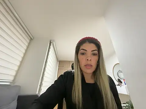 Snapshot of Encantadora_Eva chatting on 02.12.26 Encantadora Eva online show from 02.12.26