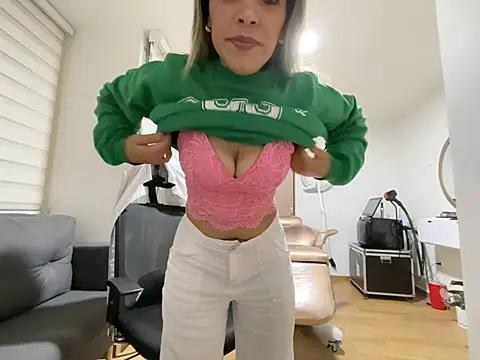 Snapshot of Encantadora_Eva chatting on 02.16.26 Encantadora Eva online show from 02.16.26