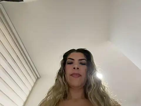 Snapshot of Encantadora_Eva chatting on 02.28.26 Encantadora Eva online show from 02.28.26