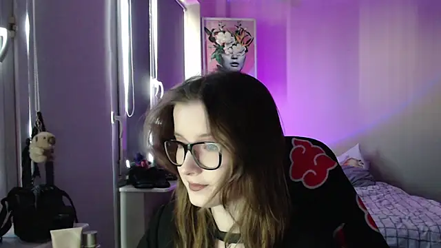 Snapshot of LunaXcherry chatting on 04.20.26 LunaXcherry online show from 04.20.26
