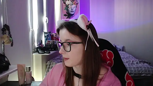 Snapshot of LunaXcherry chatting on 04.27.26 LunaXcherry online show from 04.27.26