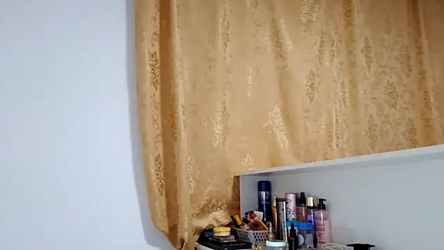 Snapshot of EsterSantopietro chatting on 02.25.26 EsterSantopietro online show from 02.25.26