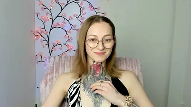 Esmi Winter online show from 04.19.26