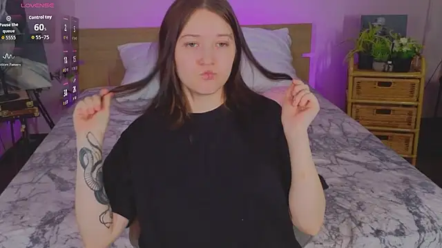 Snapshot of MmollyMay chatting on 02.18.26 MmollyMay online show from 02.18.26