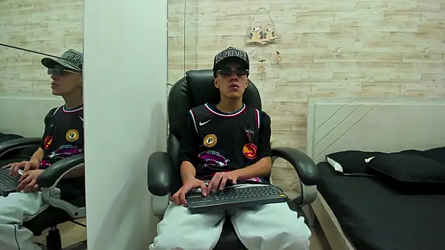 Snapshot of Jordi_Cooper chatting on 02.25.26 Jordi Cooper online show from 02.25.26