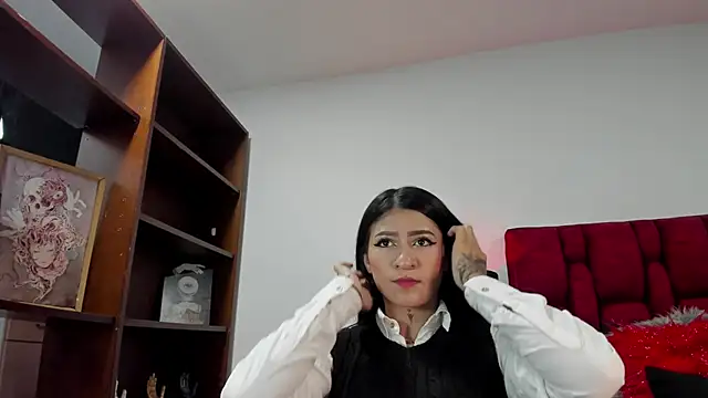 Snapshot of LuciadelaVega chatting on 02.24.26 LuciadelaVega online show from 02.24.26