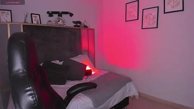 Lola 12  online show from 04.16.26