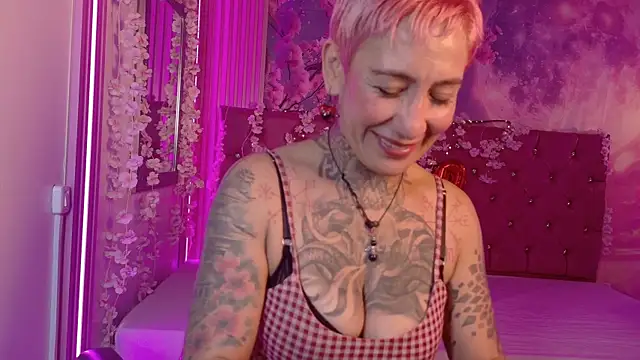 Snapshot of Everlyn_sexx chatting on 02.16.26 Everlyn sexx online show from 02.16.26