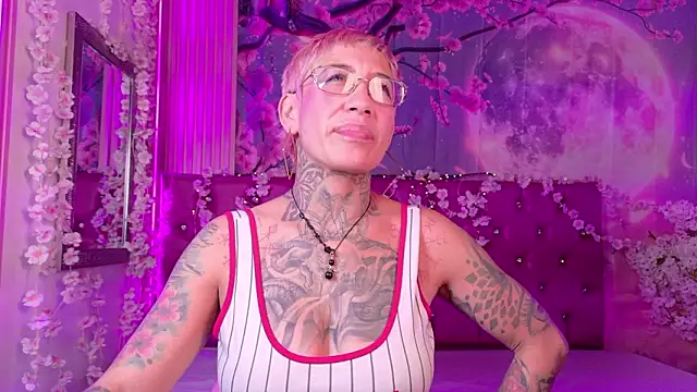 Snapshot of Everlyn_sexx chatting on 02.22.26 Everlyn sexx online show from 02.22.26