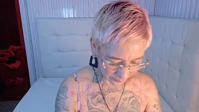 Snapshot of Everlyn_sexx chatting on 03.01.26 Everlyn sexx online show from 03.01.26