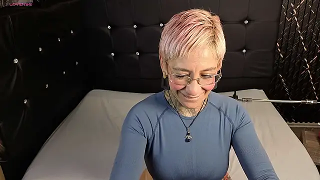 Snapshot of Everlyn_sexx chatting on 03.18.26 Everlyn sexx online show from 03.18.26
