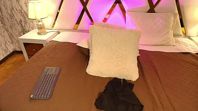 Snapshot of Annie_Thompson_ chatting on 03.01.26 Annie Thompson online show from 03.01.26