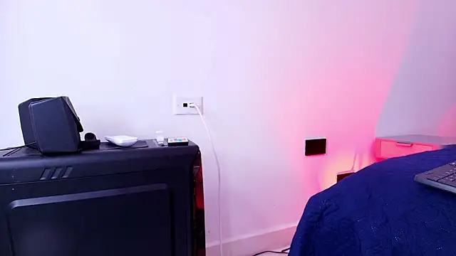 freyhasmith  online show from 03.05.26