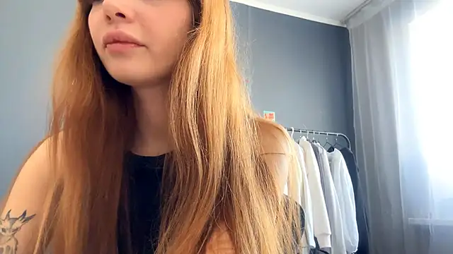 Snapshot of TaliaOgwynn chatting on 02.12.26 TaliaOgwynn online show from 02.12.26