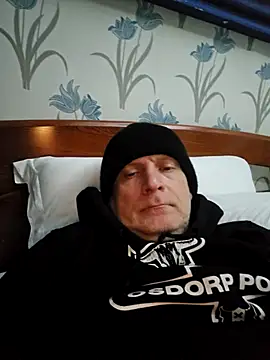 Snapshot of sk8brd_snwbrd_no_snitch chatting on 02.20.26 sk8brd snwbrd no snitch online show from 02.20.26