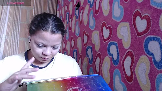 Snapshot of vanuslovelatina chatting on 04.16.26 vanuslovelatina online show from 04.16.26
