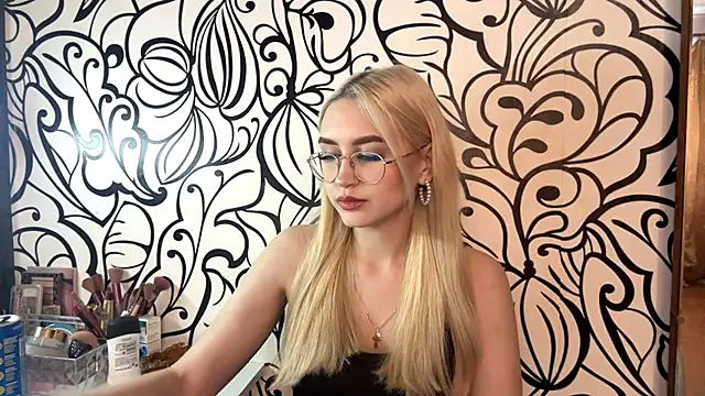 Snapshot of Kat_Catherine chatting on 02.25.26 Kat Catherine online show from 02.25.26