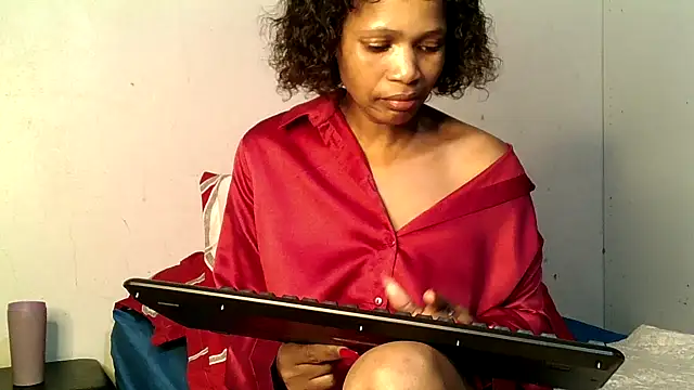 Snapshot of Mabelle_Eveline chatting on 03.11.26 Mabelle Eveline online show from 03.11.26