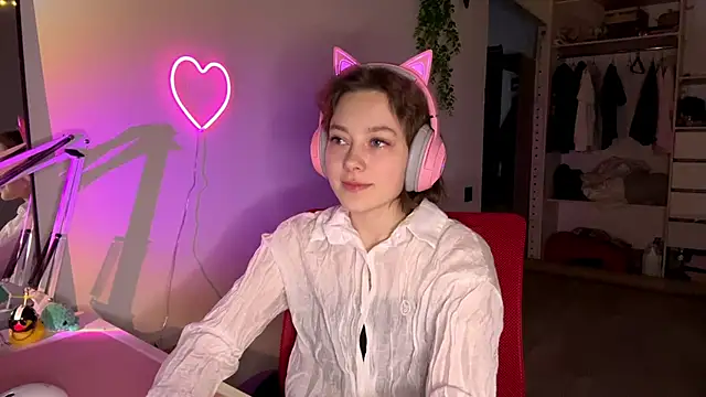 Snapshot of SlunkRear chatting on 02.15.26 SlunkRear online show from 02.15.26