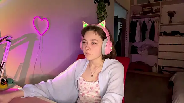 Snapshot of SlunkRear chatting on 02.18.26 SlunkRear online show from 02.18.26