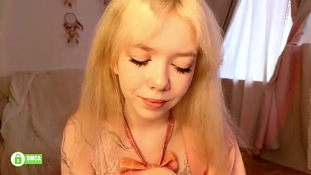 Snapshot of Rochelle_kitty chatting on 04.26.26 Rochelle kitty online show from 04.26.26