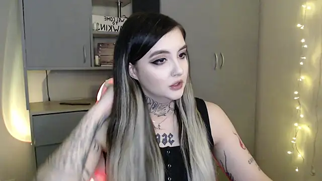 Snapshot of Rin_Tozier chatting on 02.16.26 Rin Tozier online show from 02.16.26