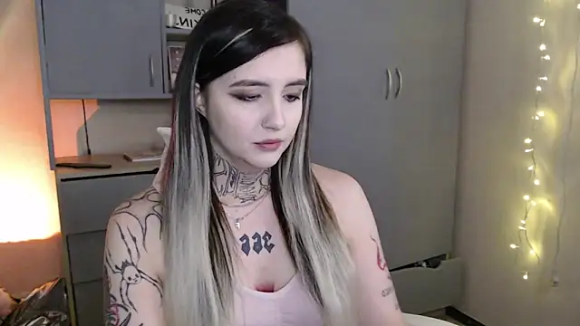 Snapshot of Rin_Tozier chatting on 02.27.26 Rin Tozier online show from 02.27.26