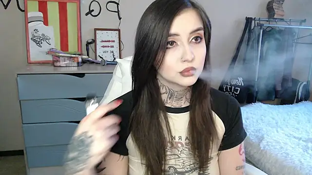 Snapshot of Rin_Tozier chatting on 04.24.26 Rin Tozier online show from 04.24.26