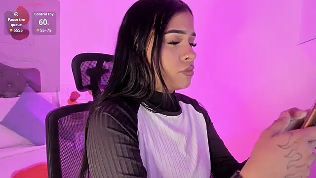 Snapshot of Aisha_Haddad chatting on 02.13.26 Aisha Haddad online show from 02.13.26