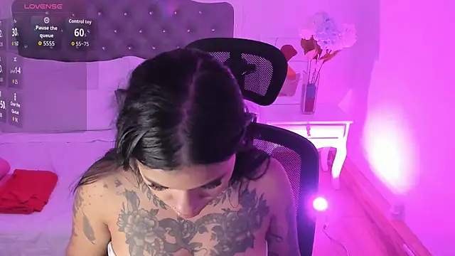 Snapshot of Aisha_Haddad chatting on 02.19.26 Aisha Haddad online show from 02.19.26