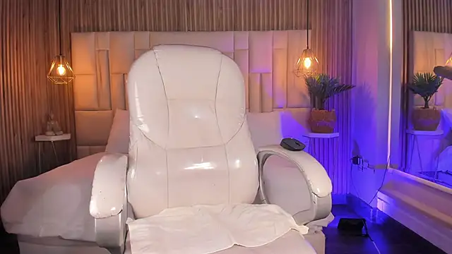 Snapshot of KittyLyne_ chatting on 02.12.26 KittyLyne online show from 02.12.26