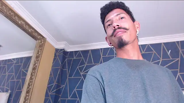 Snapshot of NoaahTylor chatting on 02.18.26 NoaahTylor online show from 02.18.26