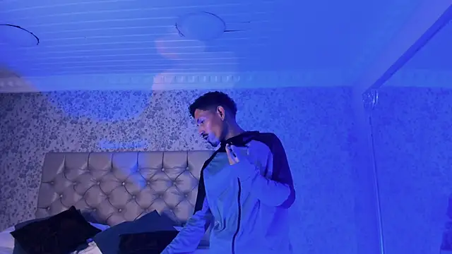 NoaahTylor online show from 04.09.26