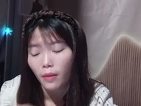 Snapshot of Girl-crazy1 chatting on 03.08.26 Girl-crazy1 online show from 03.08.26