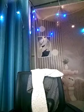 Snapshot of Girl-crazy1 chatting on 04.05.26 Girl-crazy1 online show from 04.05.26