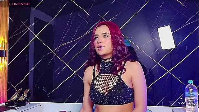 Snapshot of _Junne_ chatting on 02.21.26 Junne online show from 02.21.26