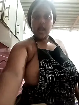 PerlaCurvasgrandes online show from 03.09.26