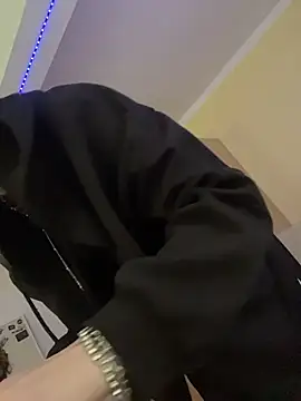 Milli-Kiss online show from 02.18.26