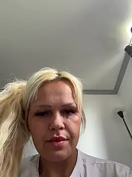 BlondeMilfXo online show from 05.14.26