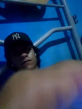 Snapshot of 22cm-maan chatting on 02.12.26 22cm-maan online show from 02.12.26